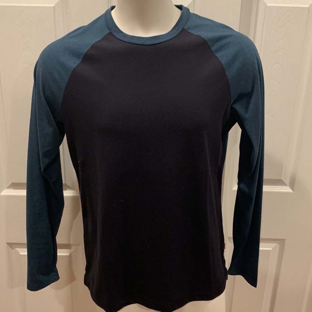 Levi’s long sleeve baseball t-shirt